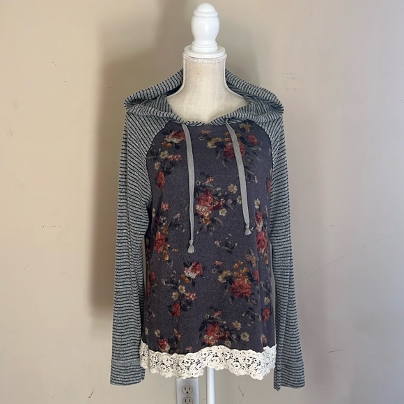 Rewind Tops - Rewind Women’s Floral Stripe Cozy Hoodie Size: L
